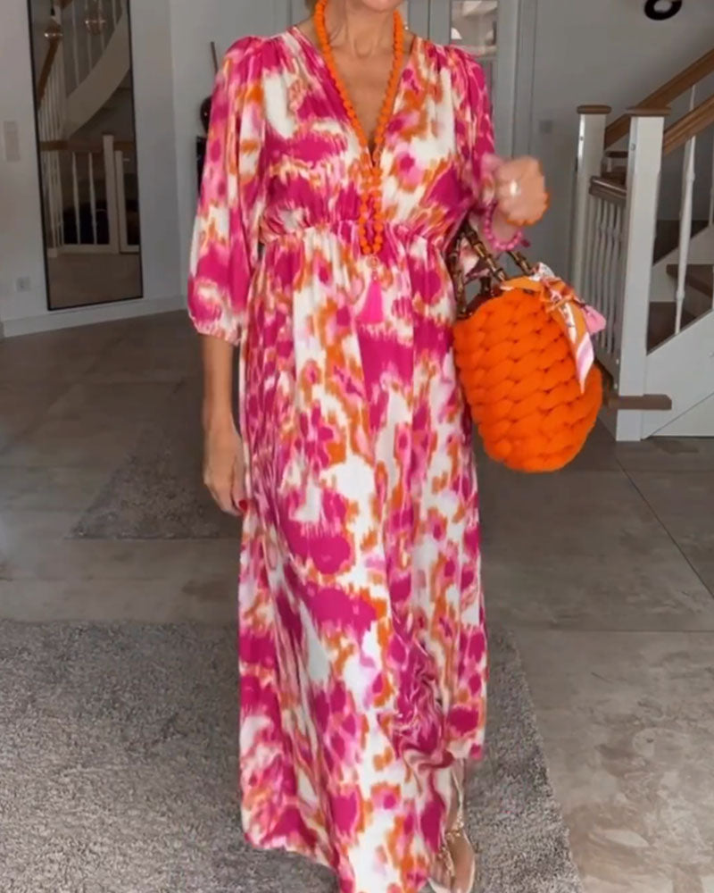 V-neck dress with a trendy print and 3/4 sleeves