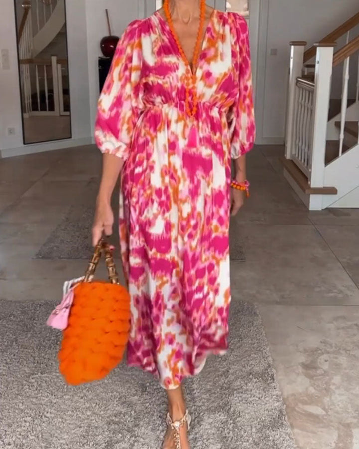 V-neck dress with a trendy print and 3/4 sleeves
