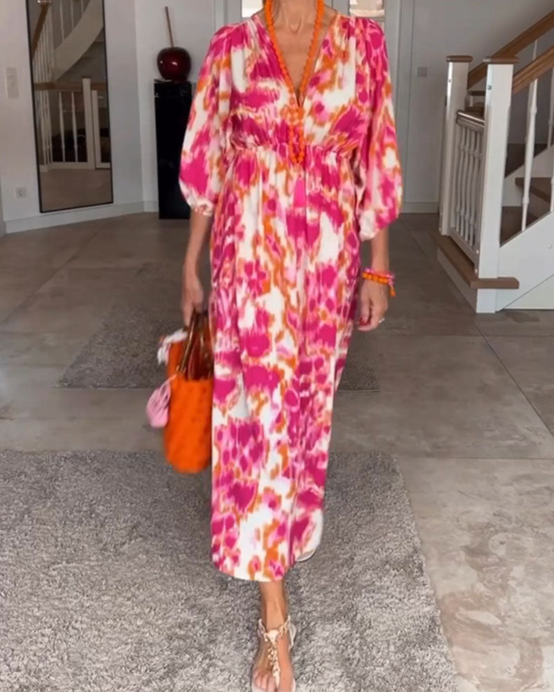 V-neck dress with a trendy print and 3/4 sleeves