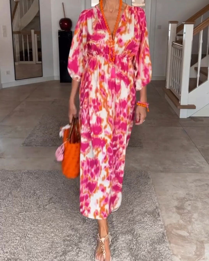 V-neck dress with a trendy print and 3/4 sleeves