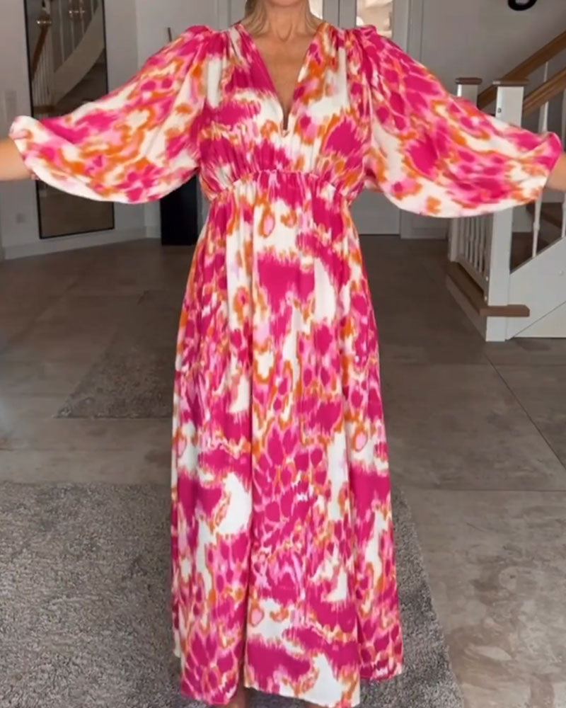 V-neck dress with a trendy print and 3/4 sleeves