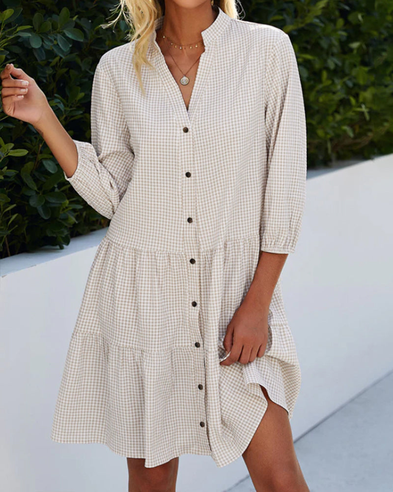 Elegant dress with a stand-up collar and plaid pattern