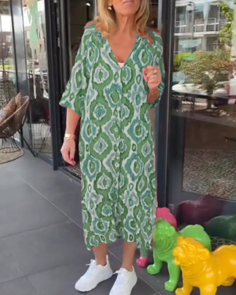 Trendy dress with a fashionable print and short sleeves