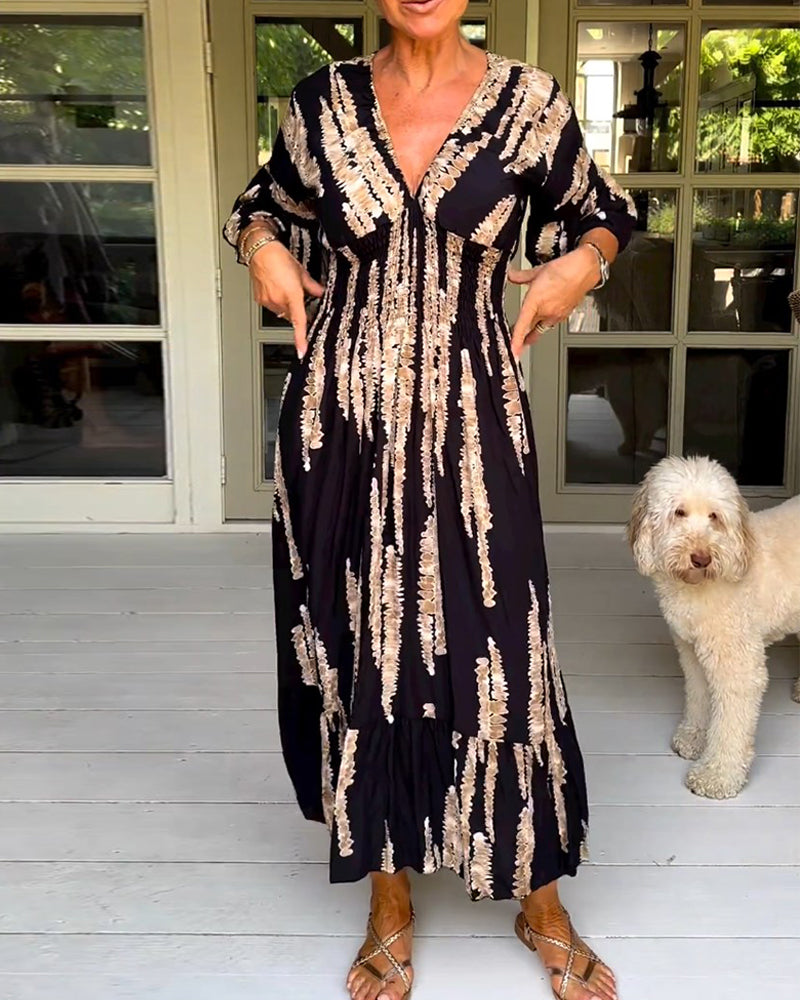 Elegant dress with 3/4 sleeves and a V-neck