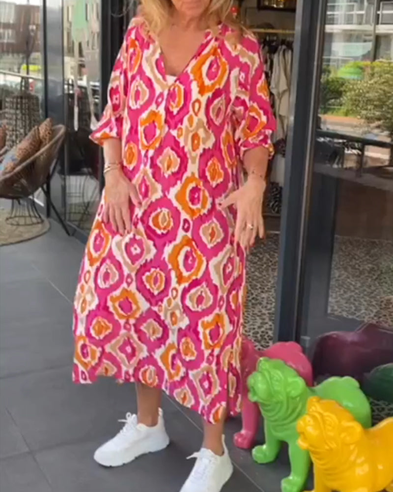 Trendy dress with a fashionable print and short sleeves