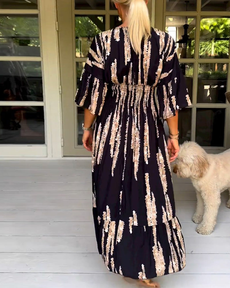Elegant dress with 3/4 sleeves and a V-neck