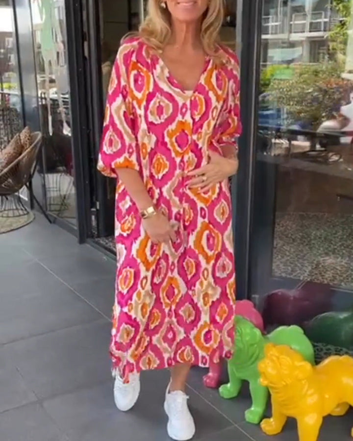 Trendy dress with a fashionable print and short sleeves