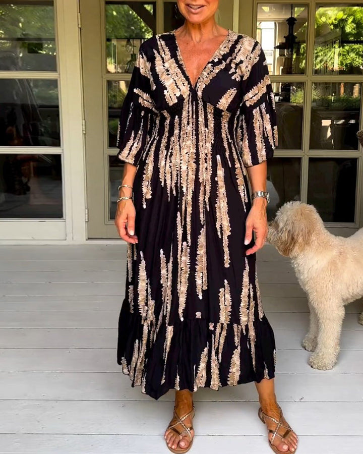 Elegant dress with 3/4 sleeves and a V-neck