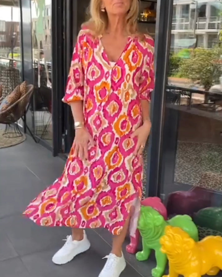 Trendy dress with a fashionable print and short sleeves