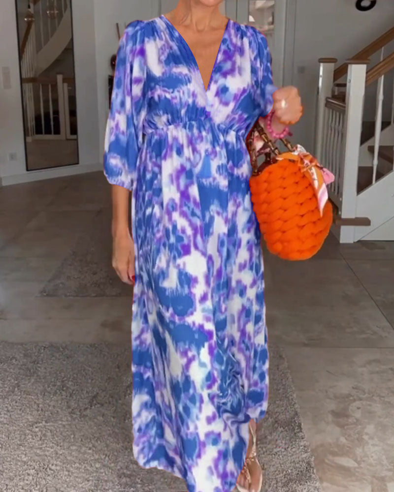V-neck dress with a trendy print and 3/4 sleeves
