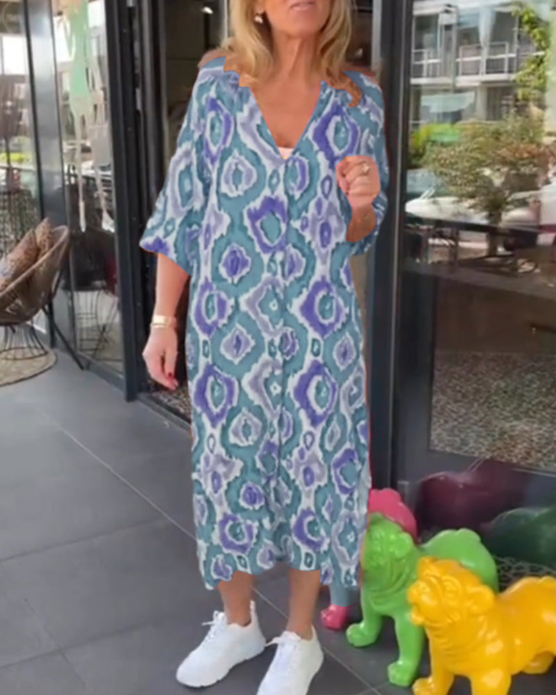 Trendy dress with a fashionable print and short sleeves