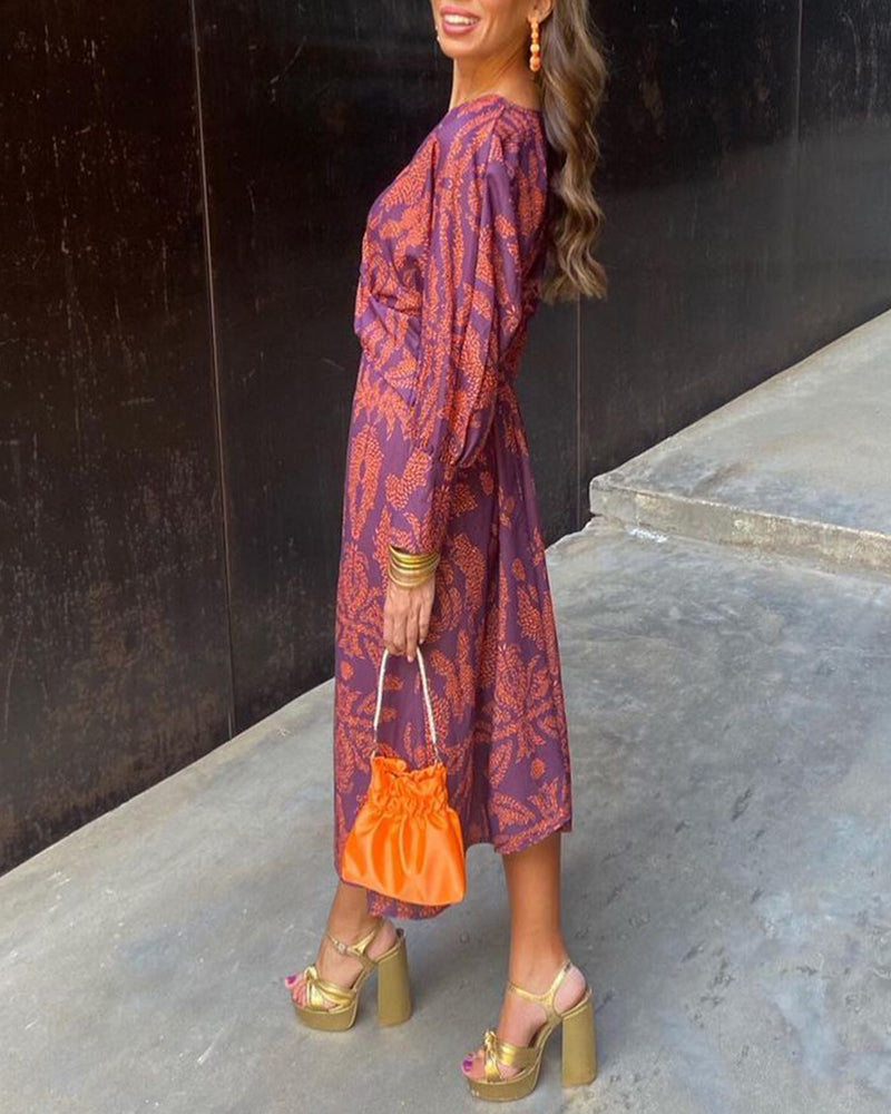 Stylish dress with vintage print, V-neck and long sleeves – timeless chic