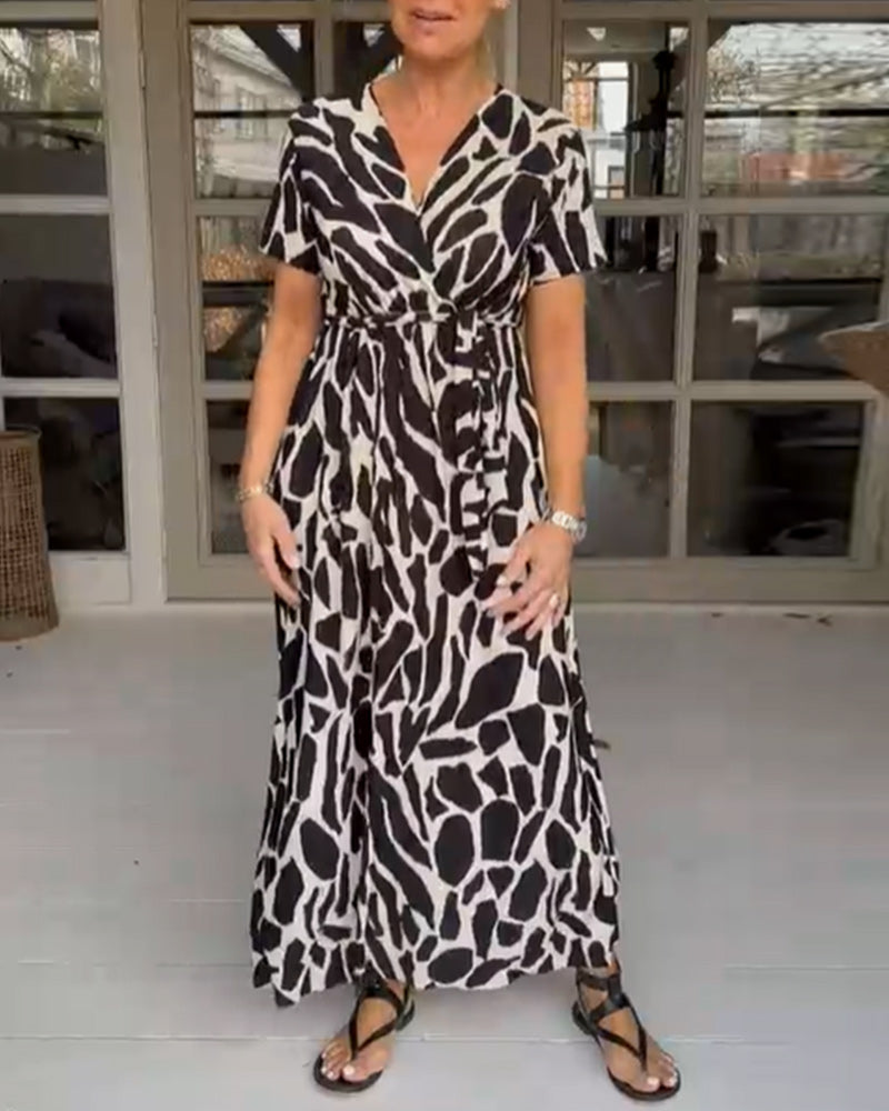Elegant short-sleeve dress with a V-neck