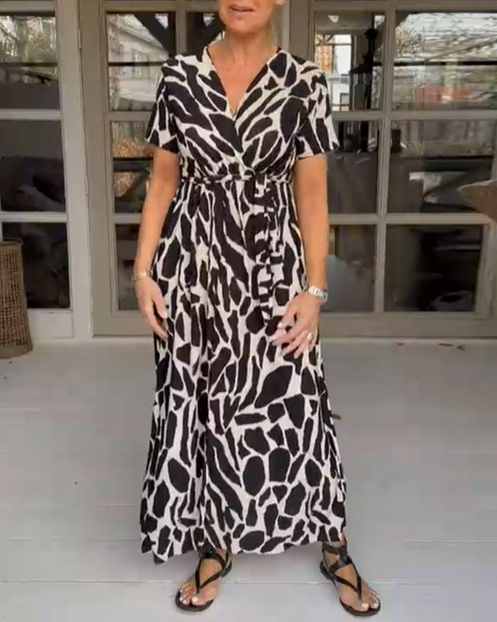 Elegant short-sleeve dress with a V-neck