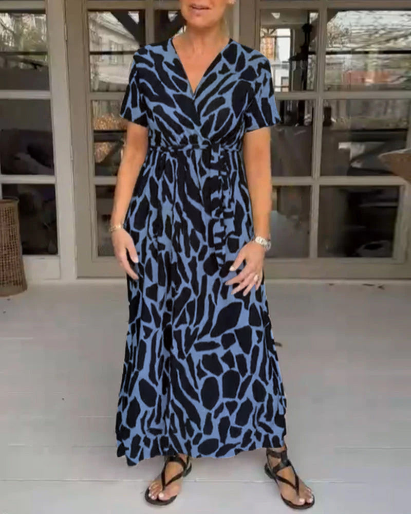 Elegant short-sleeve dress with a V-neck