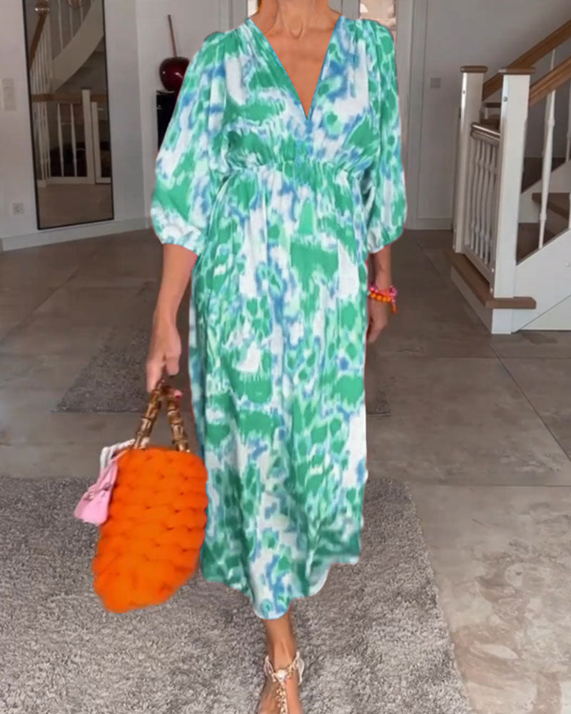 V-neck dress with a trendy print and 3/4 sleeves