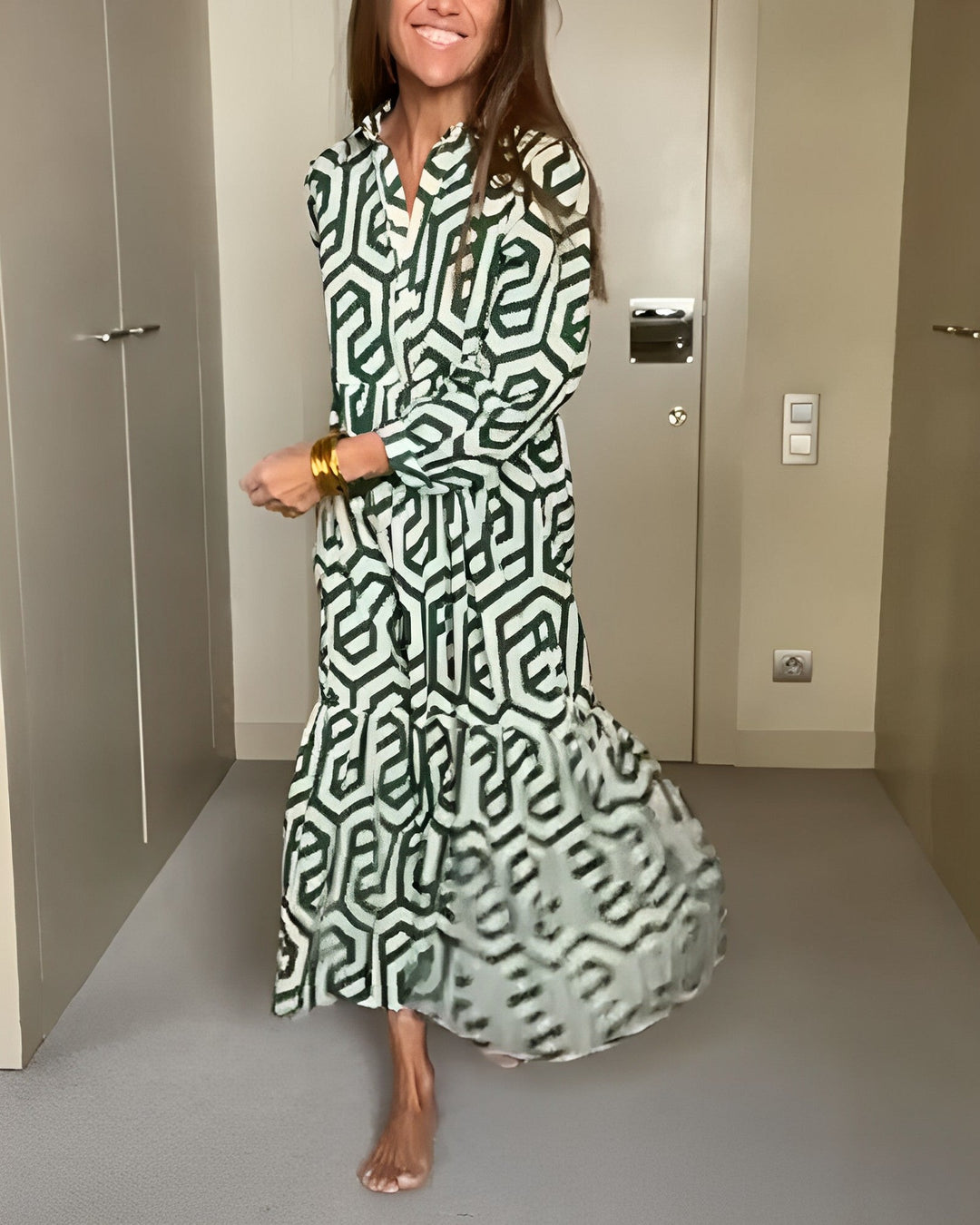 Chic dress with nine dots and a geometric print