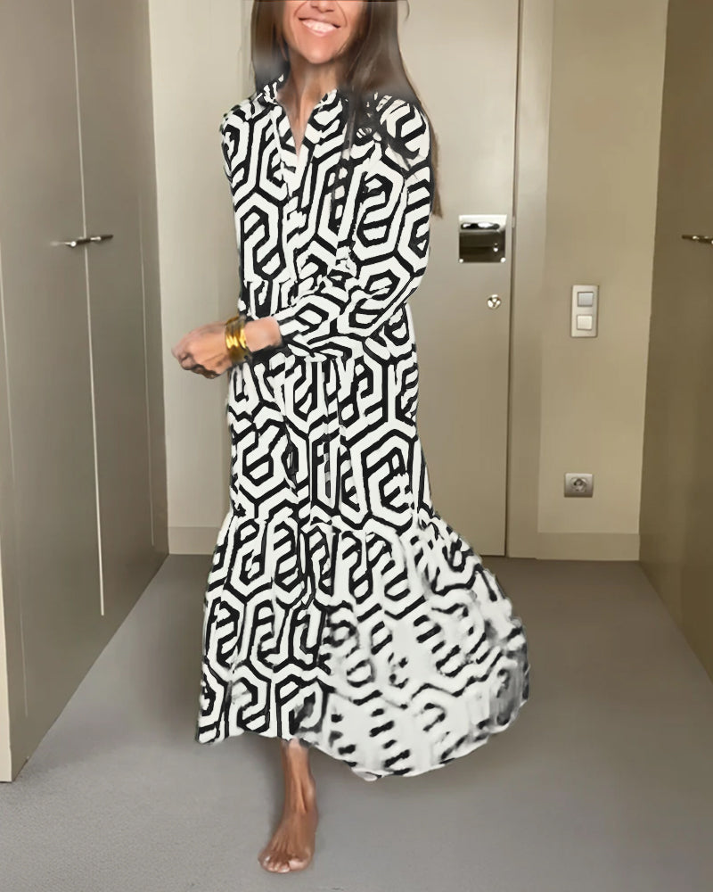 Chic dress with nine dots and a geometric print