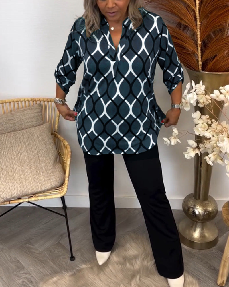 Casual long-sleeve blouse with a trendy print