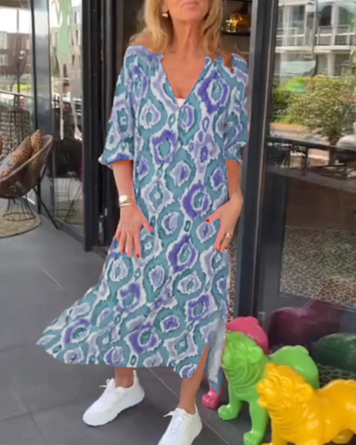 Trendy dress with a fashionable print and short sleeves