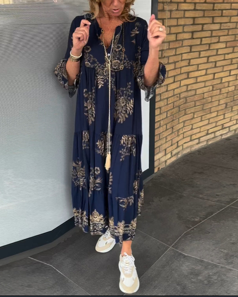 Stylish vintage dress with a V-neck – casual, elegant & versatile