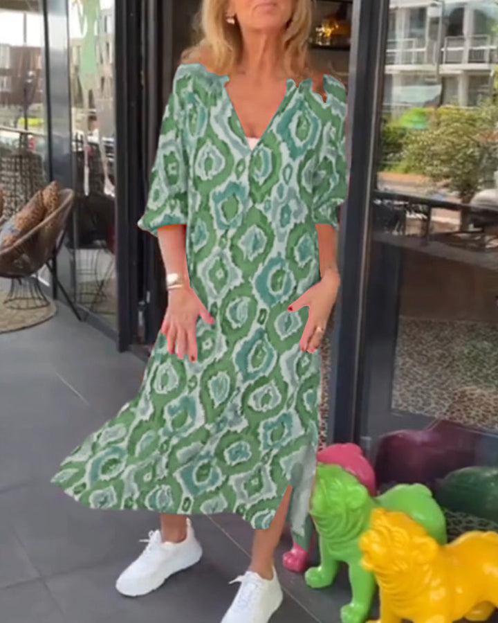 Trendy dress with a fashionable print and short sleeves