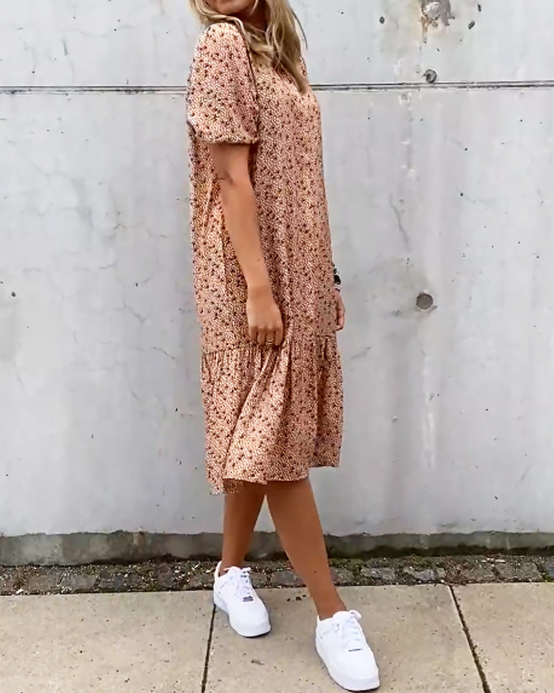 Short-sleeved sheath dress with print