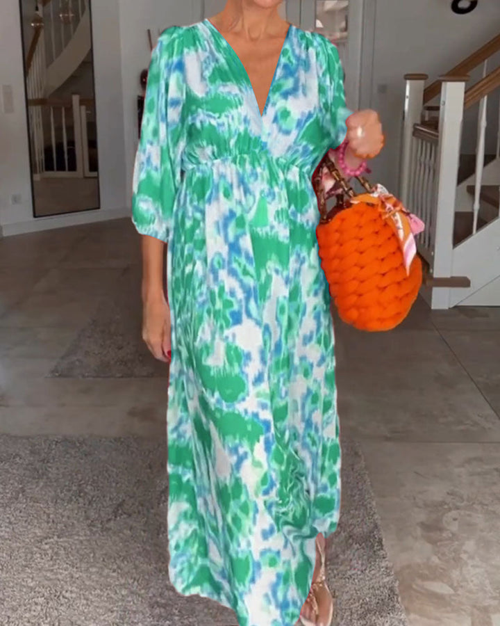V-neck dress with a trendy print and 3/4 sleeves