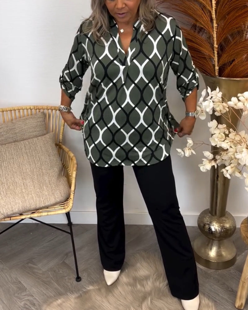 Casual long-sleeve blouse with a trendy print