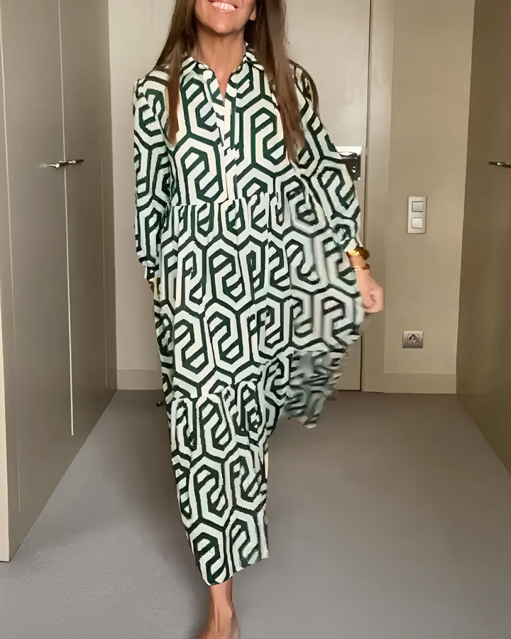 Chic dress with nine dots and a geometric print