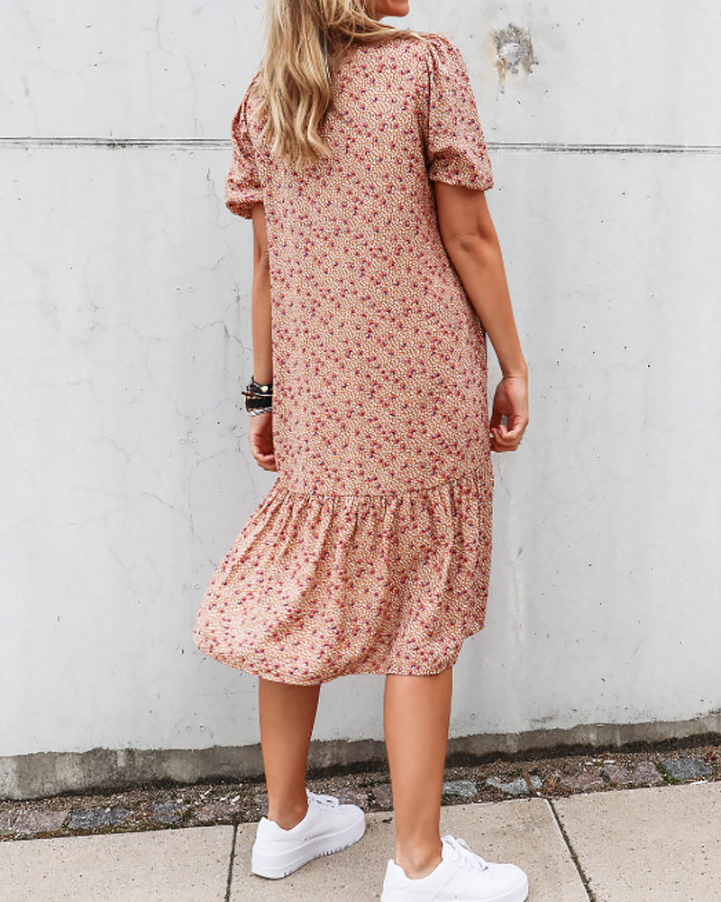 Short-sleeved sheath dress with print