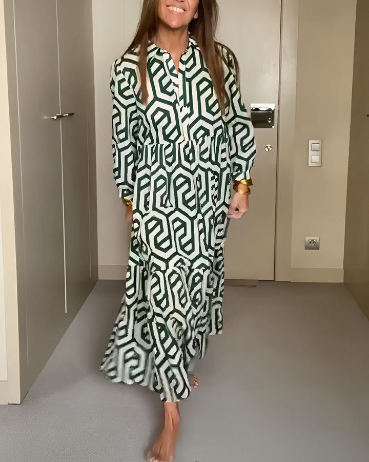 Chic dress with nine dots and a geometric print