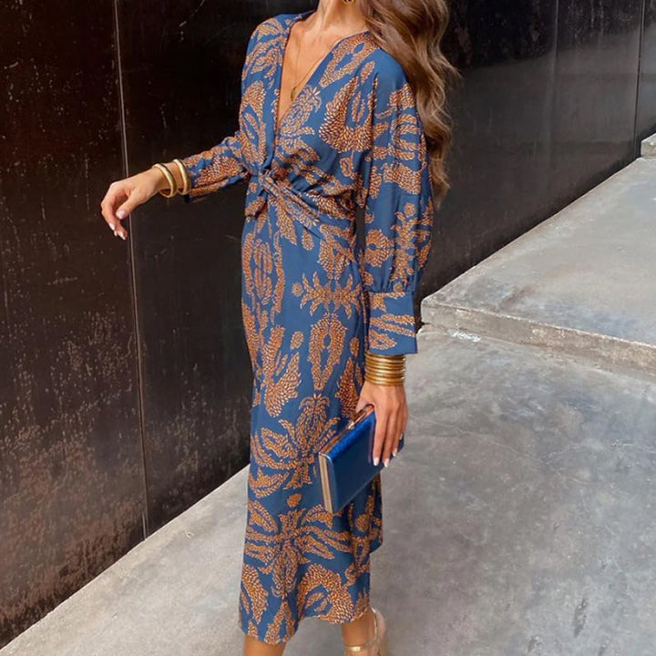 Stylish dress with vintage print, V-neck and long sleeves – timeless chic