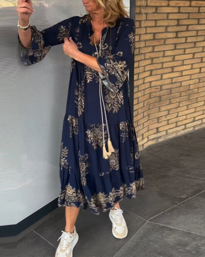 Stylish vintage dress with a V-neck – casual, elegant & versatile