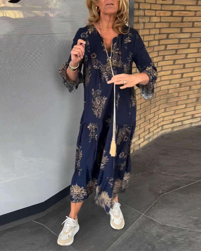 Stylish vintage dress with a V-neck – casual, elegant & versatile