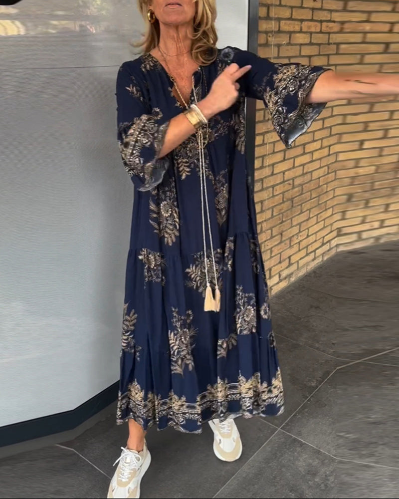 Stylish vintage dress with a V-neck – casual, elegant & versatile