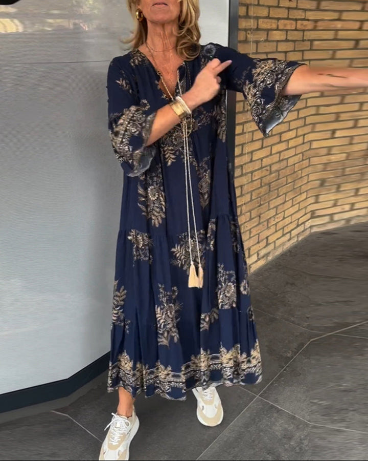 Stylish vintage dress with a V-neck – casual, elegant & versatile